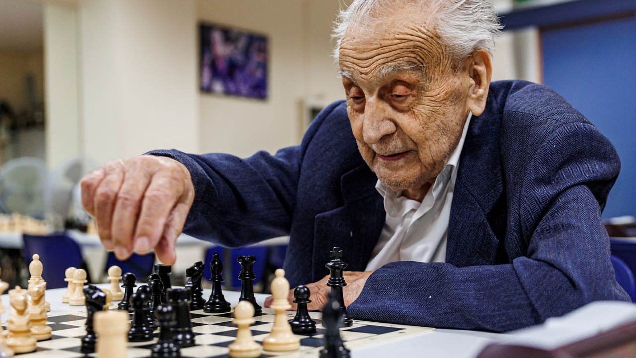 The Guardian: 104-летний испанец объяснил, как шахматы ведут к долгой жизни