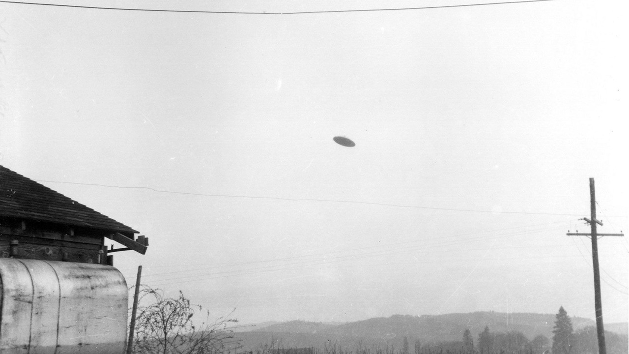 DM: ученые сняли НЛО, когда те следили за ядерными испытаниями в США и СССР