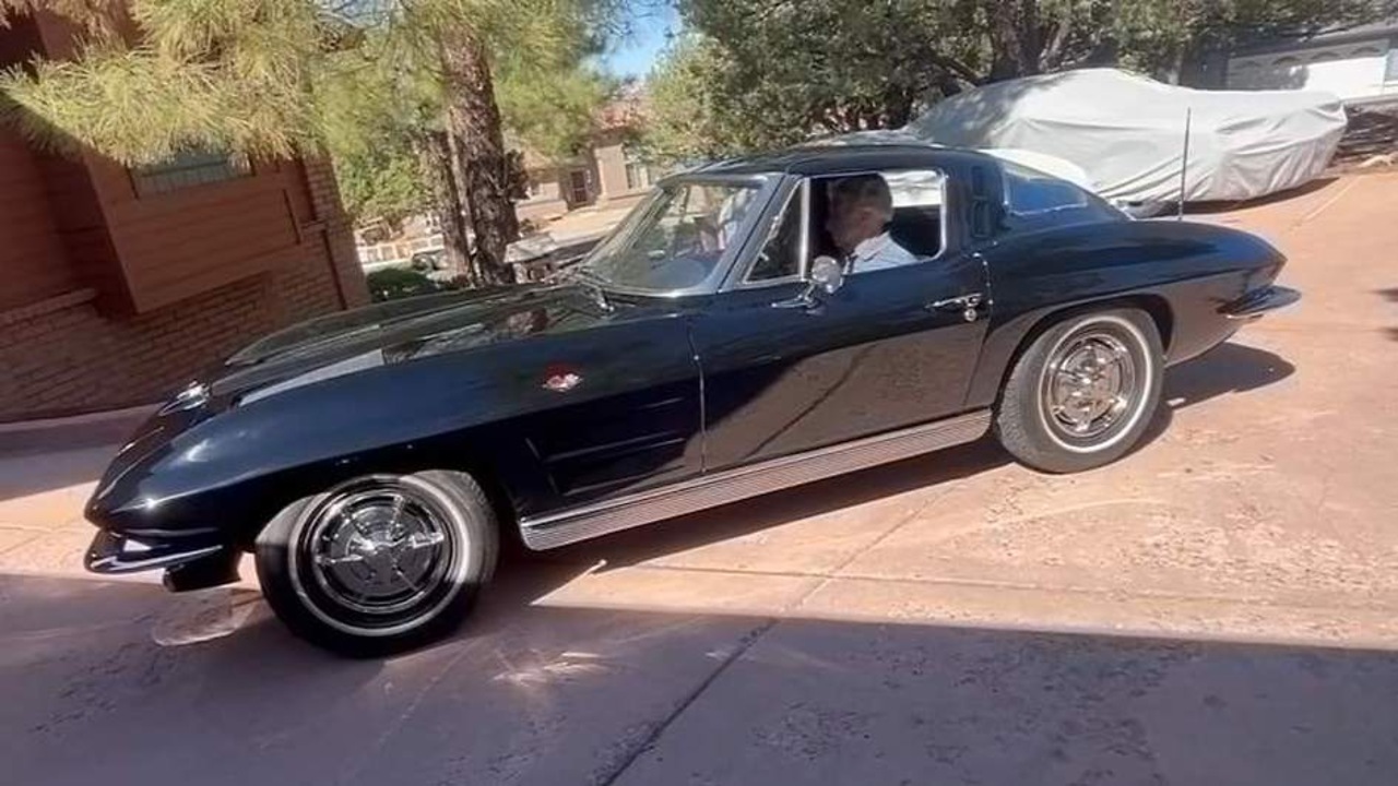 Хозяин редкого Corvette 1963 года ждал 35 лет, чтобы изменить цвет кузова
