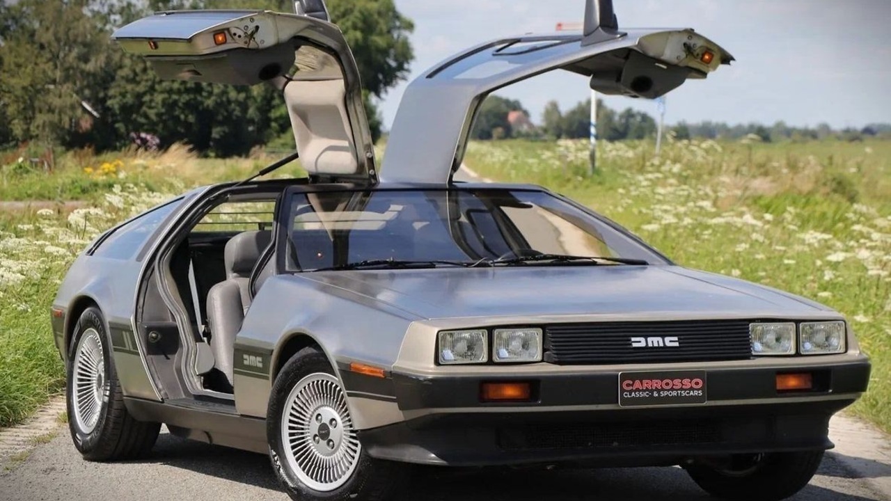 В Краснодаре сняли на фото и выставили на продажу DeLorean из «Назад в будущее»