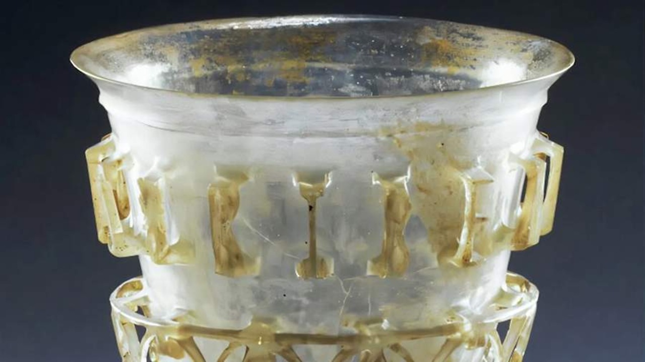 PS: Ученые сняли на фото тайные метки на чашах — они оказались брендом мастеров