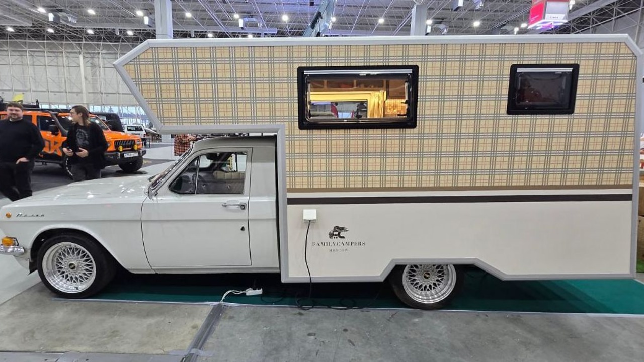 Кемпер из «Волги» ГАЗ‑24 сняли на фото на выставке