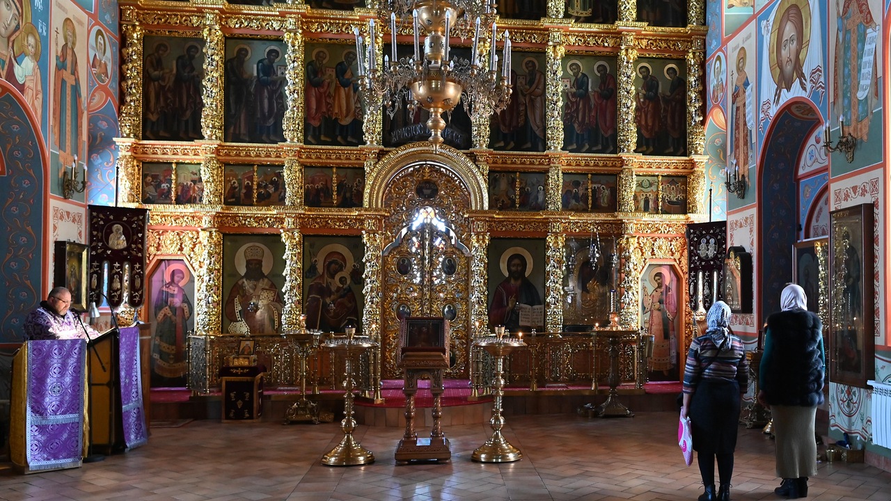 Священник объяснил, как часто верующим стоит посещать воскресную службу