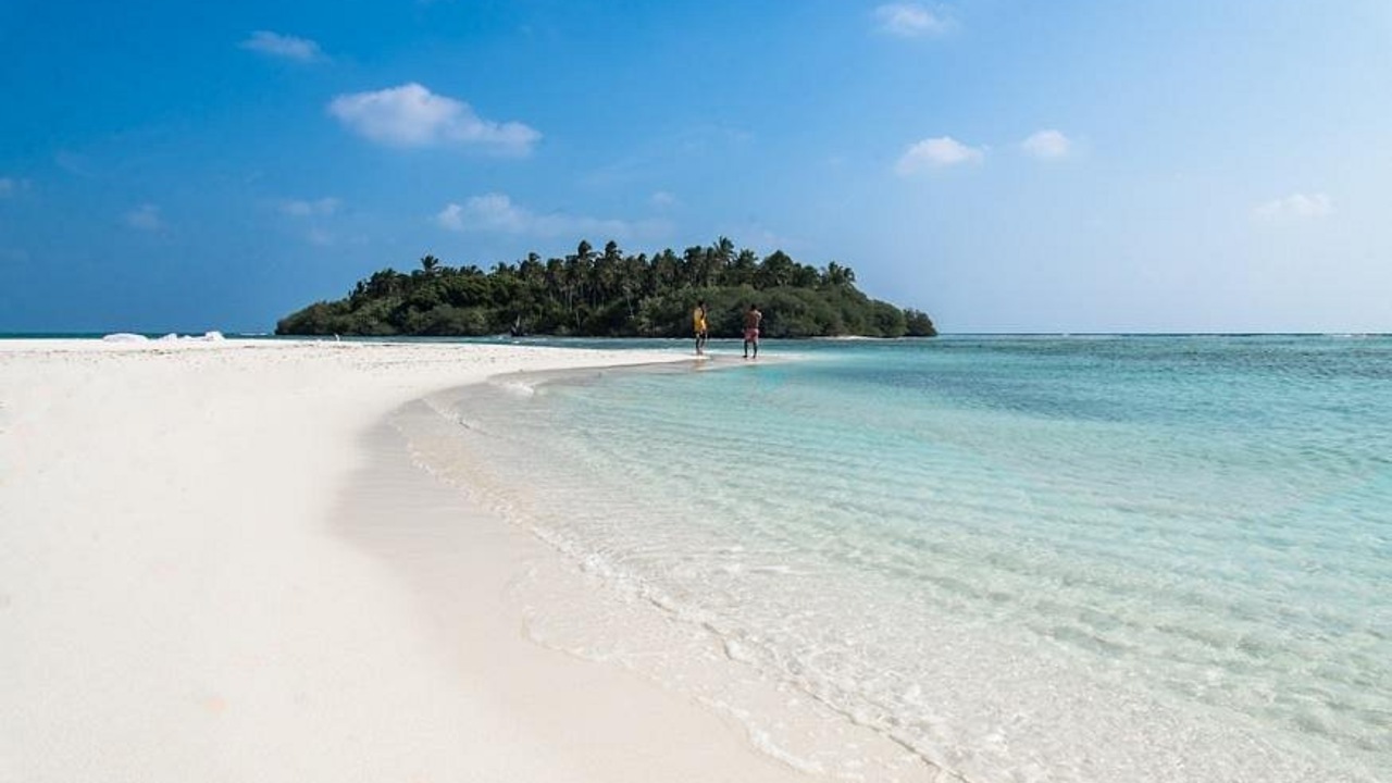 Российские туристы объяснили, почему им пришлось бежать с острова на Мальдивах