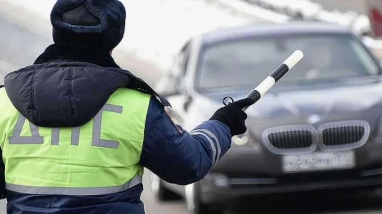 Выяснилось: водителям в России грозят новые штрафы и изменения в 2026 году