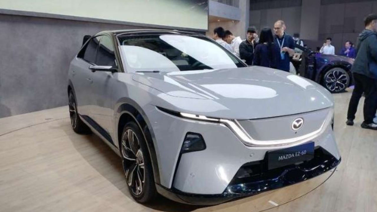 В России начали продавать новый гибридный кроссовер Mazda EZ-60