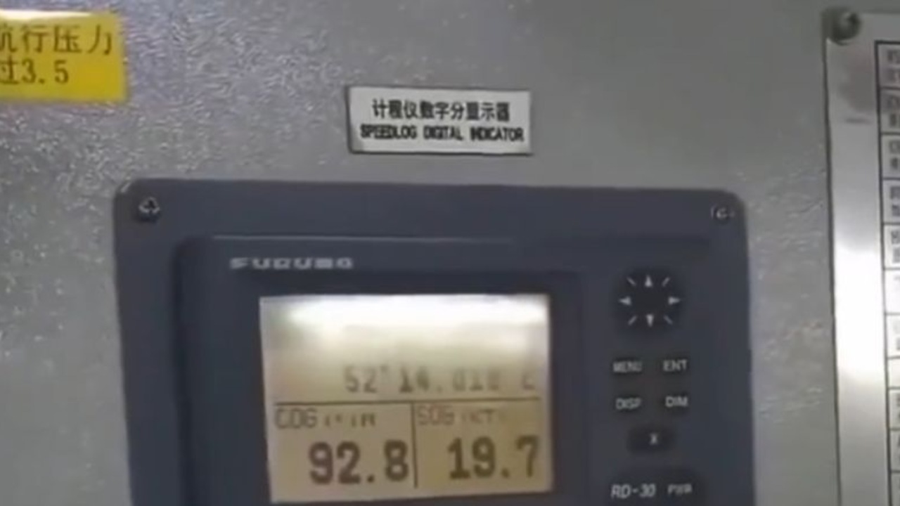 Китайский моряк снял странное поведение приборов у берегов Ирана