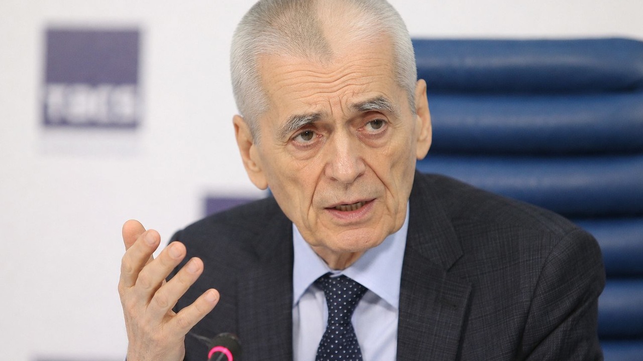 Академик Онищенко раскрыл основные симптомы лихорадки Эбола