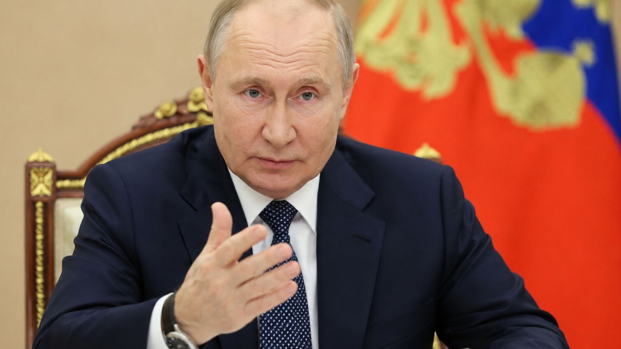 Путин объяснил цель атаки Киева на общежитие в ЛНР