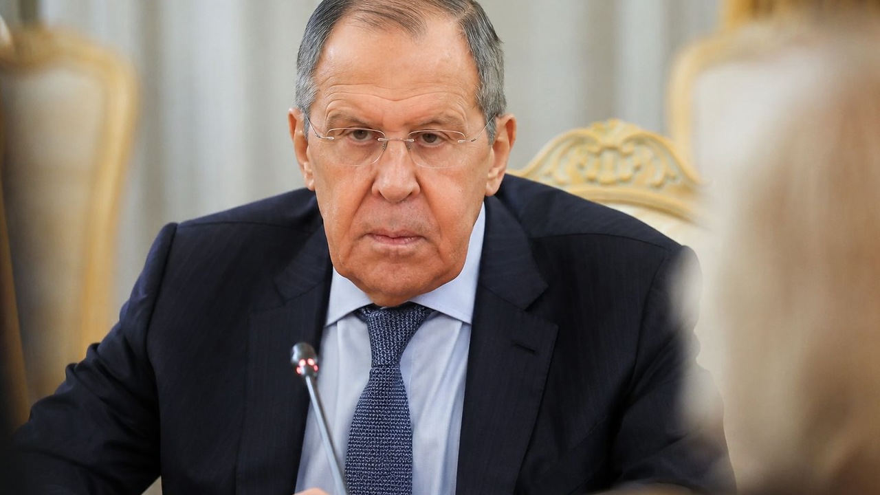 Лавров объяснил решение конфликта на поле боя саботажем Запада