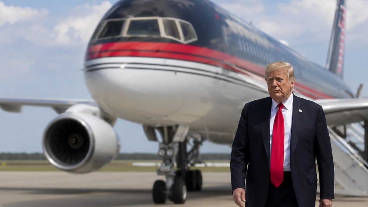 В США начали расследование утечек о подаренном Трампу самолете