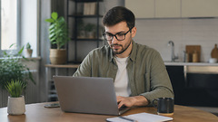 Для самозанятых на платформах с 1 октября введут лимит работы с одним заказчиком