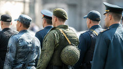 Военным и сотрудникам силовых ведомств повысят оклады с 1 октября