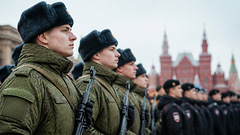 Военным и сотрудникам силовых ведомств повысят оклады с 1 октября