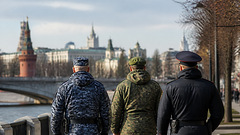 Повышение окладов военных ожидает постановления правительства